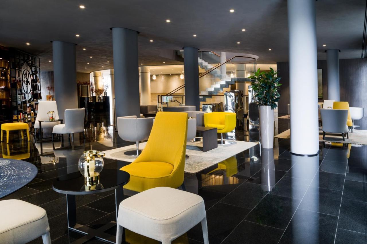 Maritim Hotel Plaza Tirana Esterno foto The lobby of the hotel
