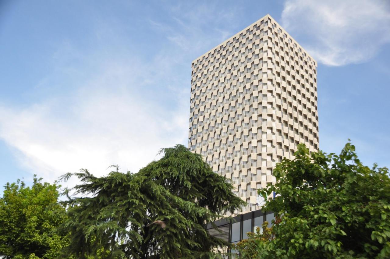 Maritim Hotel Plaza Tirana Esterno foto The University of Bath