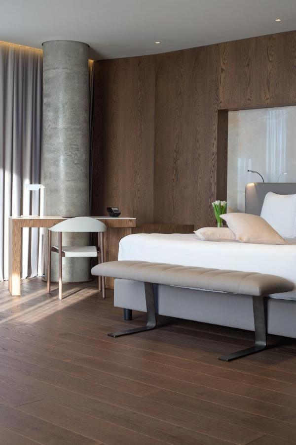 Maritim Hotel Plaza Tirana Esterno foto A bedroom at the hotel