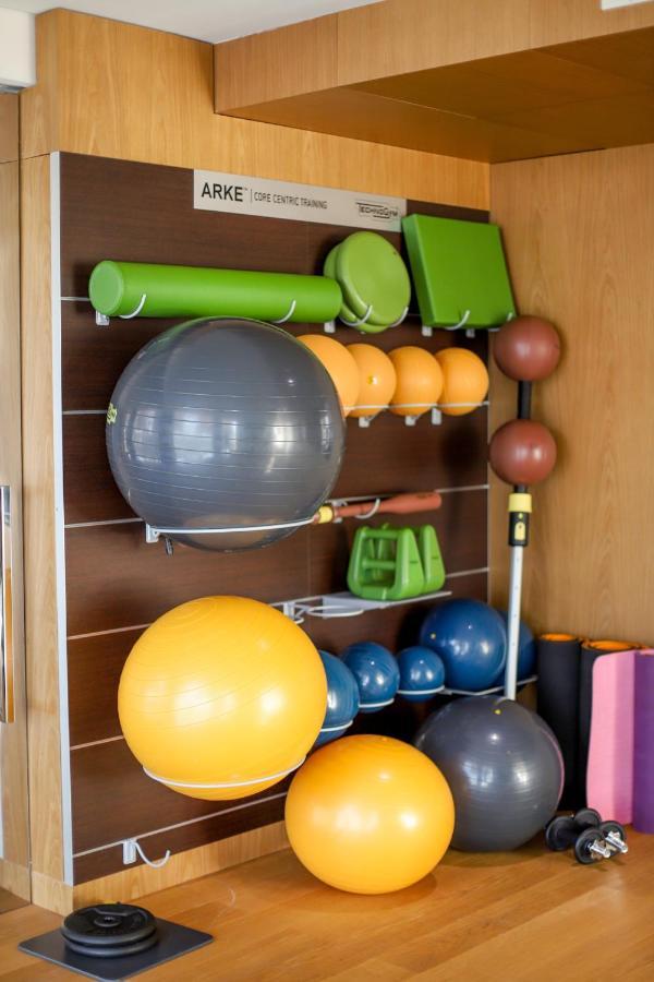 Maritim Hotel Plaza Tirana Esterno foto A variety of exercise balls