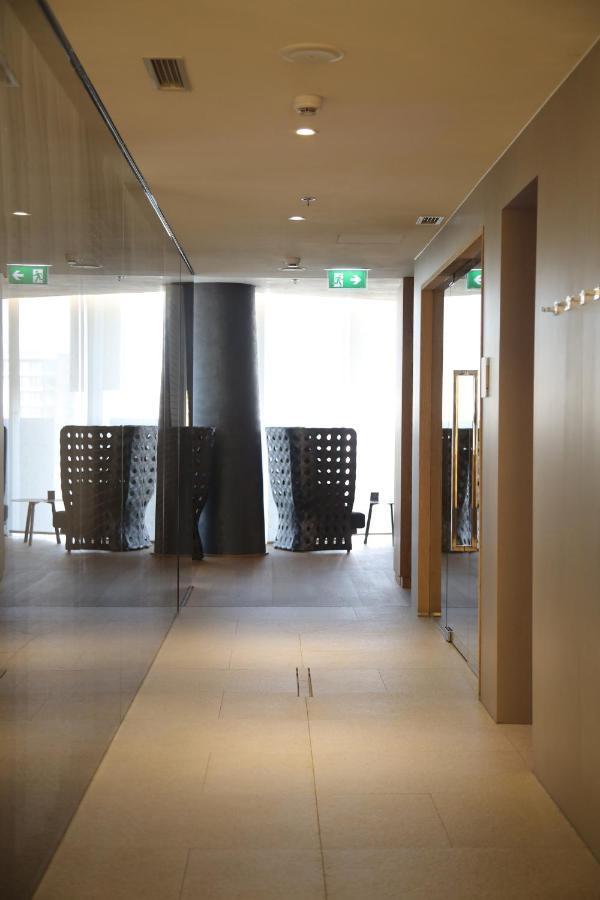 Maritim Hotel Plaza Tirana Esterno foto The interior of the new building