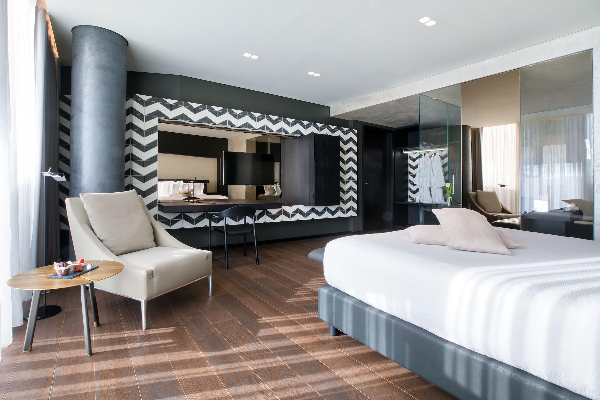 Maritim Hotel Plaza Tirana Esterno foto Suite