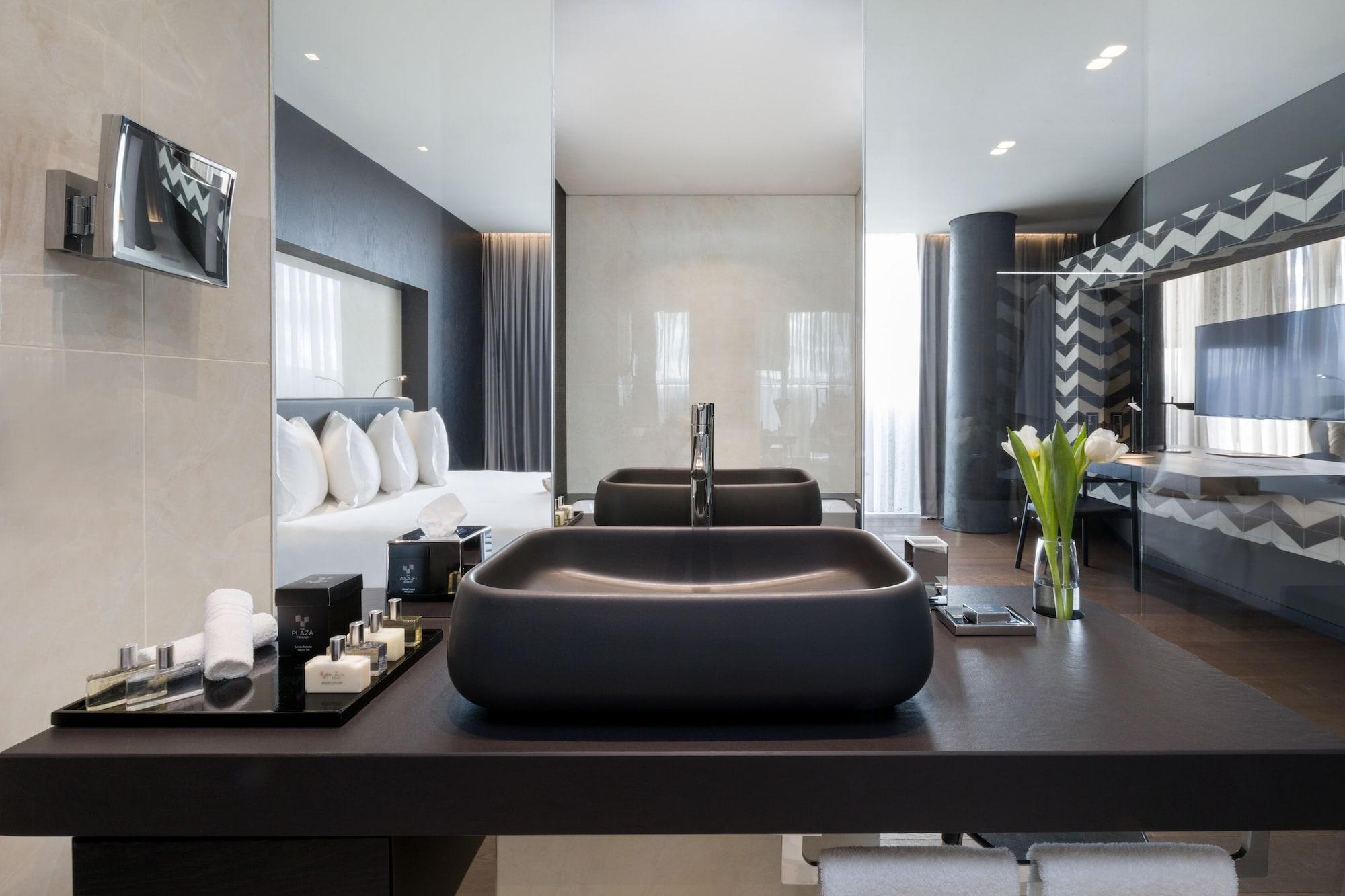 Maritim Hotel Plaza Tirana Esterno foto The bathroom of a suite at the Mandarin Oriental, Munich