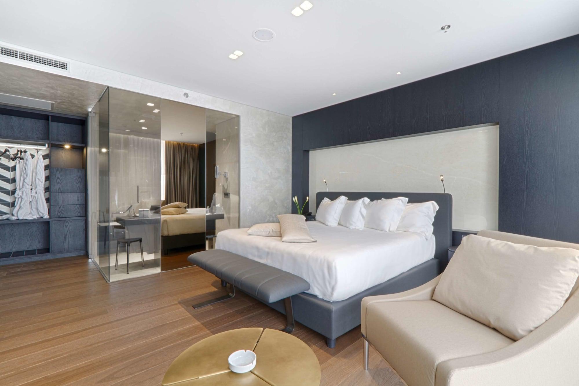 Maritim Hotel Plaza Tirana Esterno foto Suite