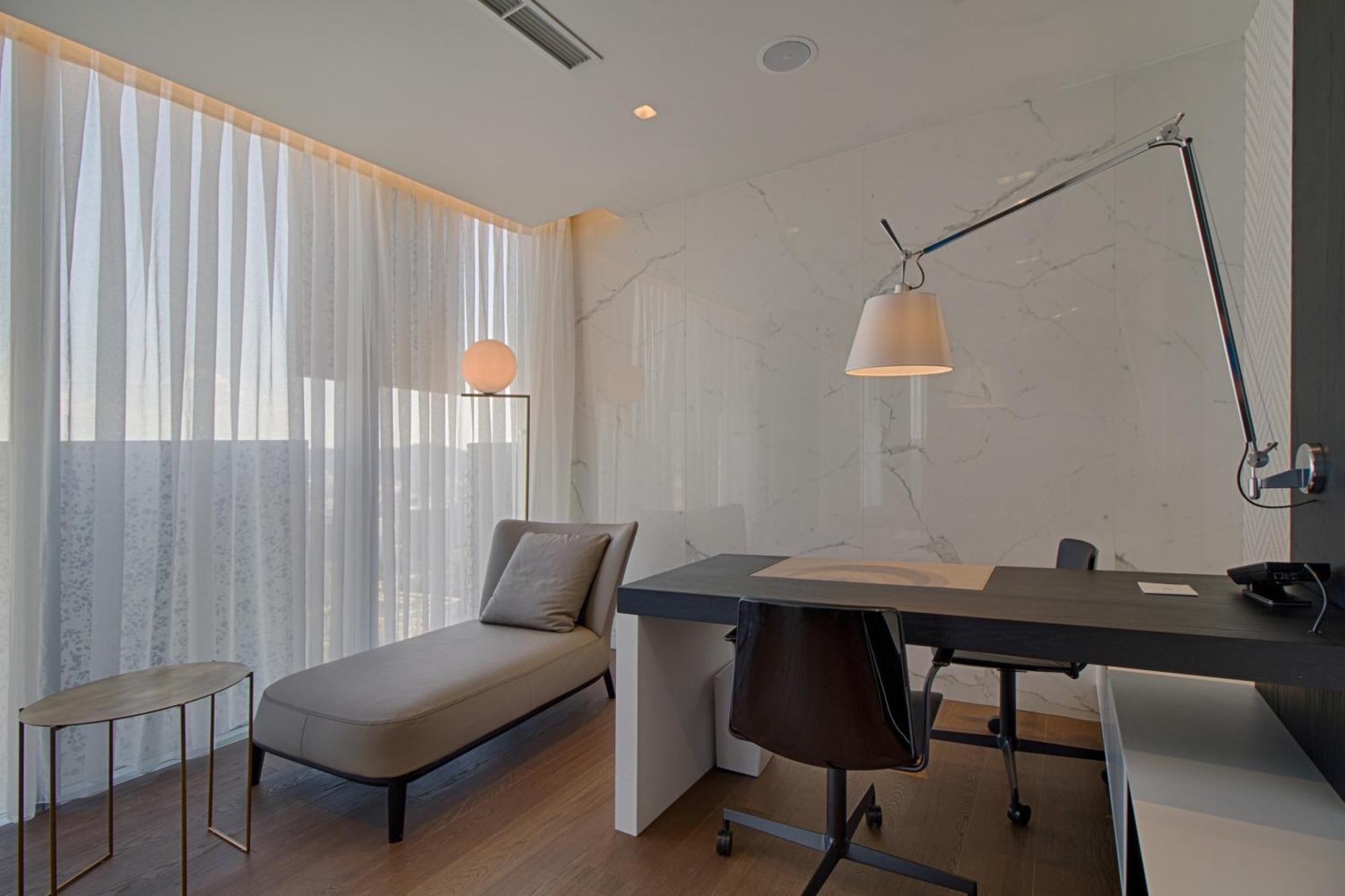 Maritim Hotel Plaza Tirana Esterno foto Office