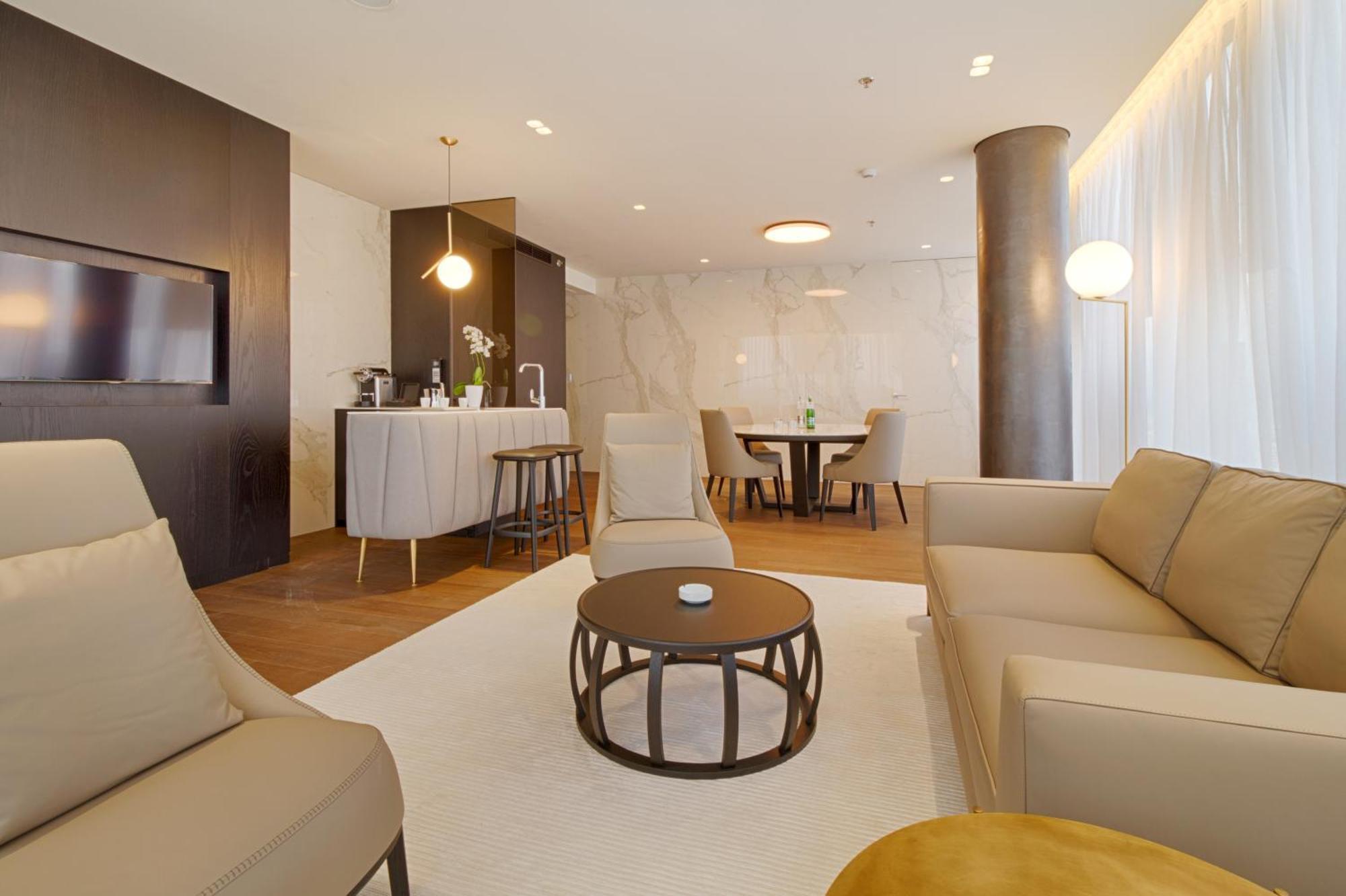 Maritim Hotel Plaza Tirana Esterno foto A living room in a serviced apartment in Frankfurt, Germany