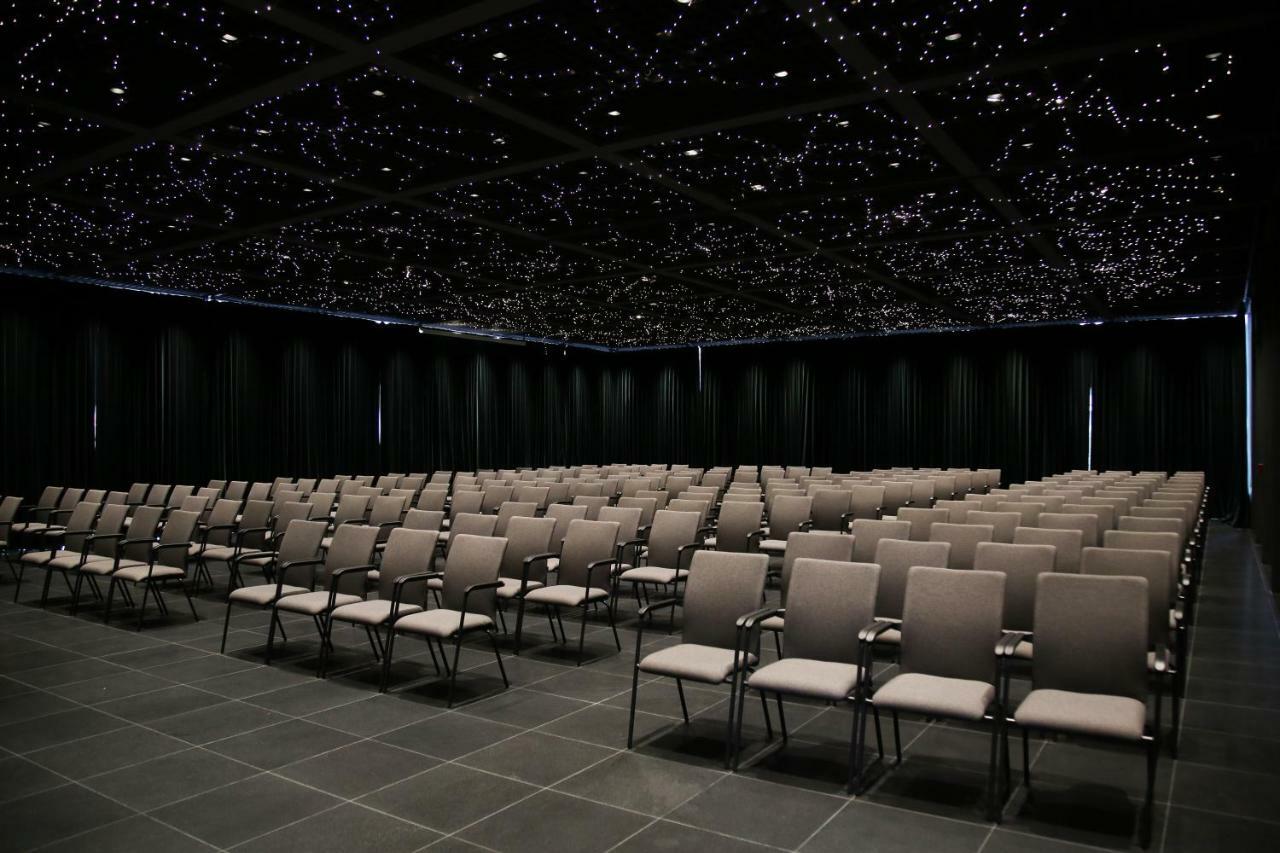 Maritim Hotel Plaza Tirana Esterno foto The auditorium