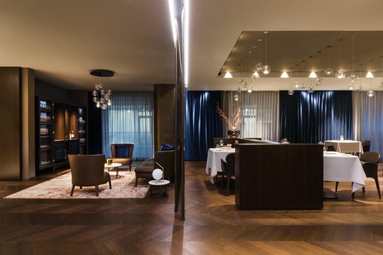 Maritim Hotel Plaza Tirana Esterno foto Restaurant Tantris