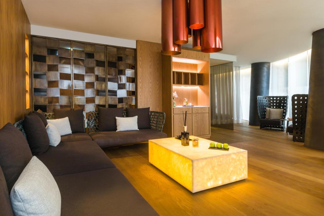 Maritim Hotel Plaza Tirana Esterno foto The interior of a suite at the Mandarin Oriental, Munich