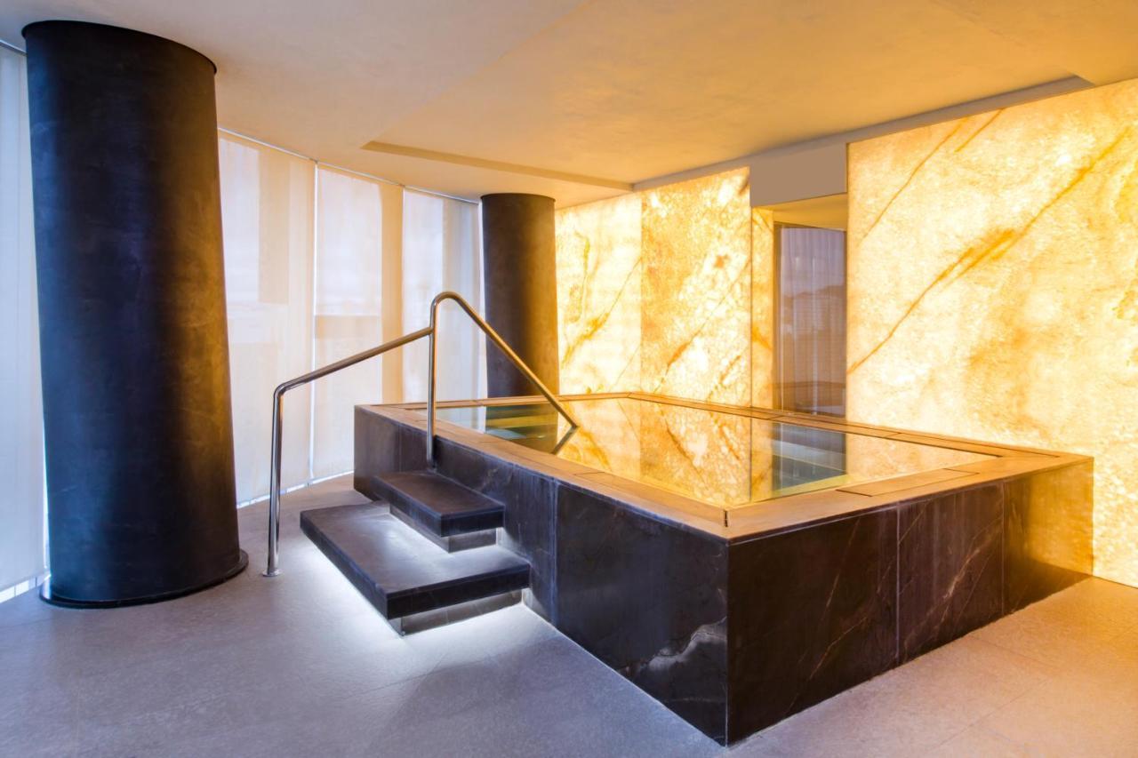 Maritim Hotel Plaza Tirana Esterno foto The spa at The Dorchester