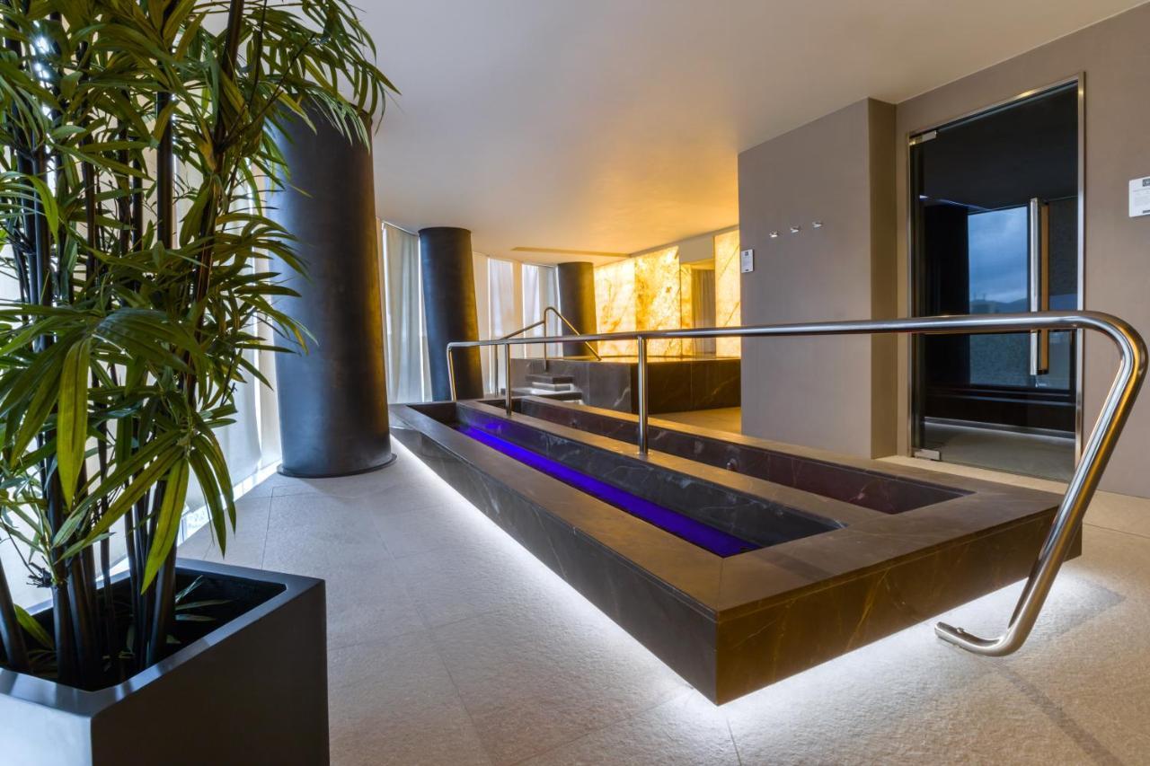 Maritim Hotel Plaza Tirana Esterno foto The interior of the hotel