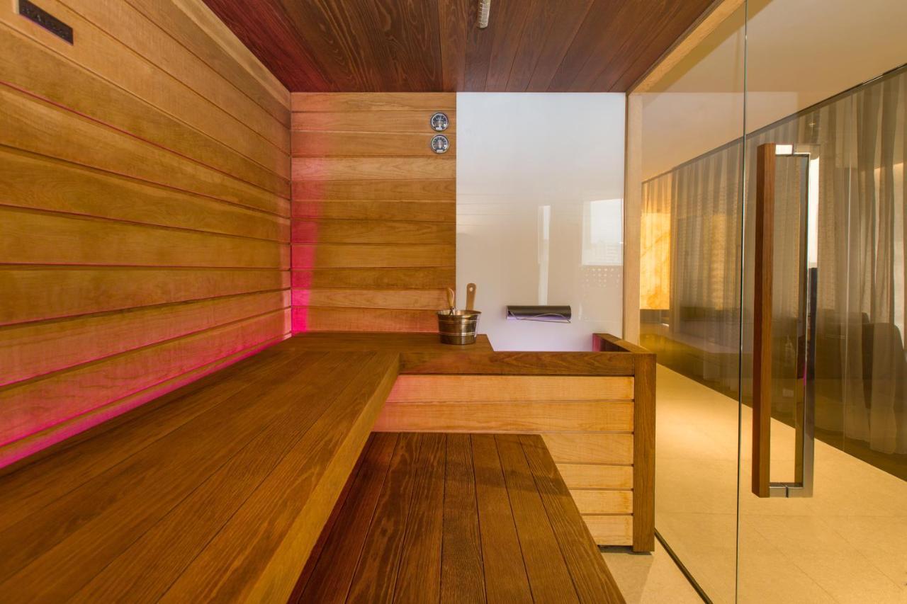 Maritim Hotel Plaza Tirana Esterno foto A modern Finnish sauna